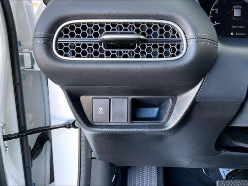 Certified 2026 Honda HR-V EX-L image 32