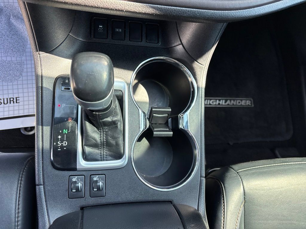 Used 2016 Toyota Highlander XLE FWD image 22