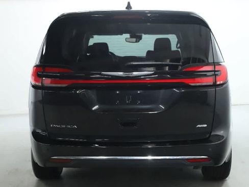 Used 2023 Chrysler Pacifica Touring-L image 41