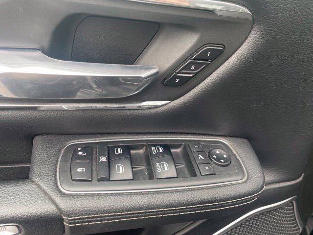 Used 2019 RAM 1500 Laramie AWD/4WD image 10
