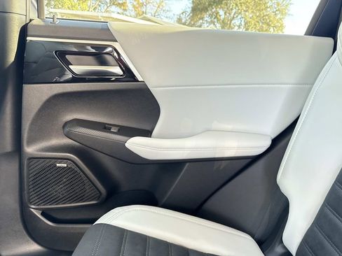 New 2026 Mitsubishi Outlander SE image 15