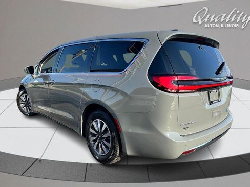 Used 2022 Chrysler Pacifica Touring-L FWD image 8