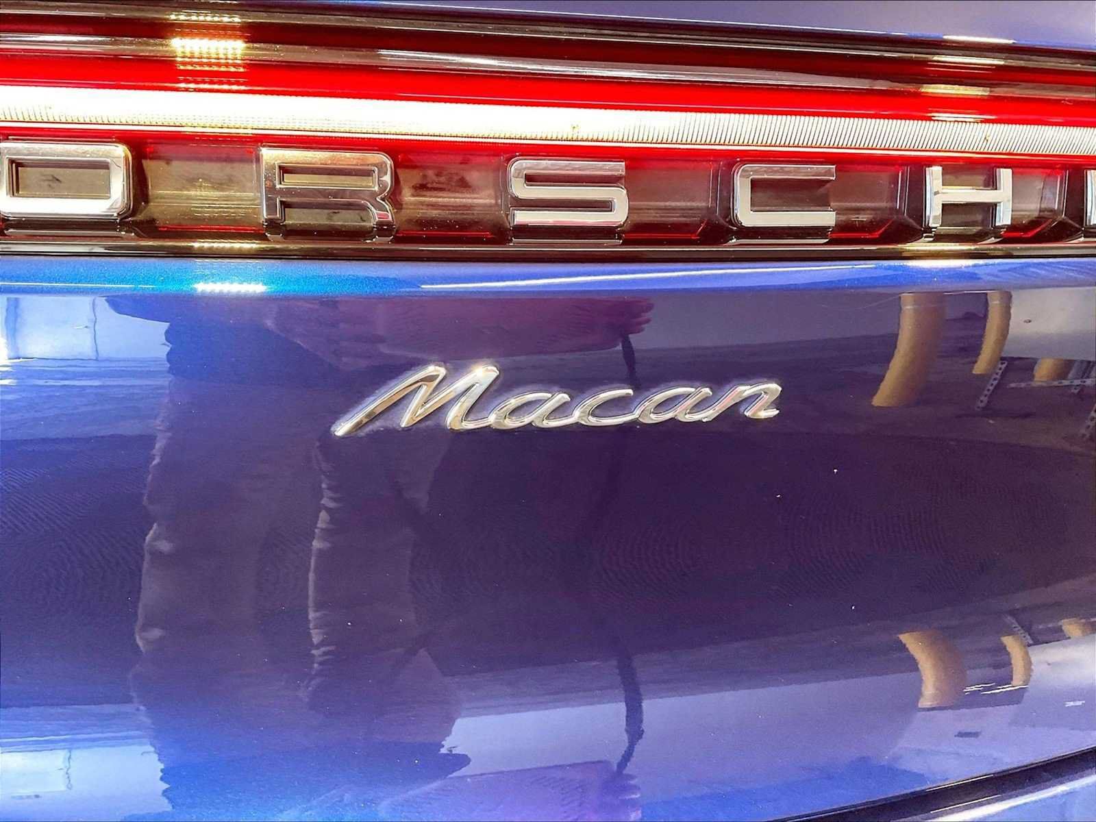 Certified 2024 Porsche Macan AWD/4WD image 35