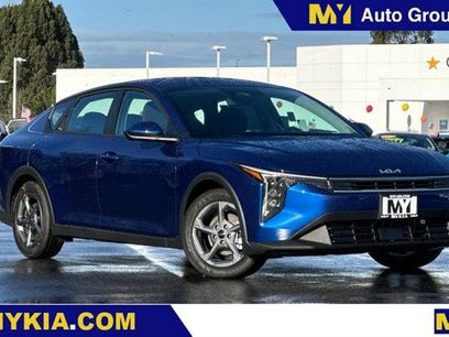 New 2025 Kia K4 LXS