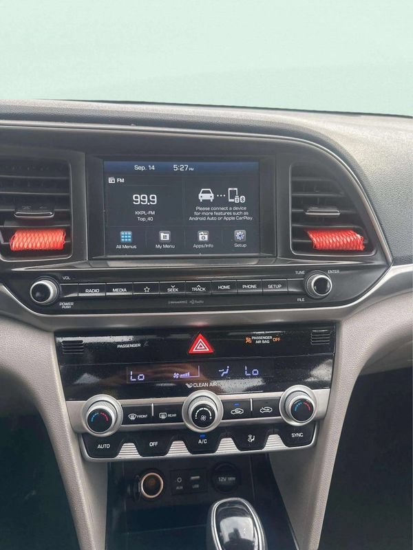 Used 2020 Hyundai Elantra SEL FWD image 21