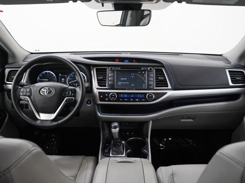 Used 2018 Toyota Highlander XLE image 13