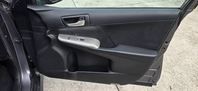 Used 2012 Toyota Camry SE FWD image 17