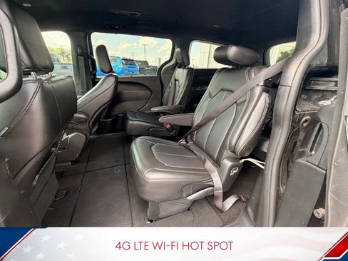Used 2025 Chrysler Pacifica Select FWD image 13