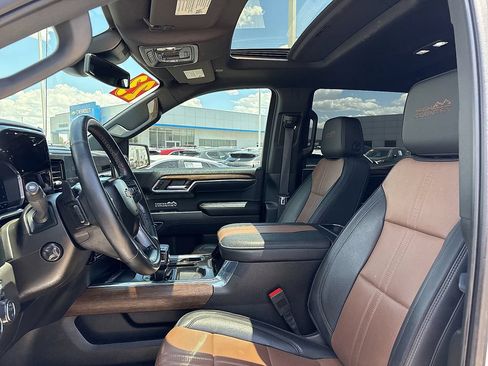 Used 2023 Chevrolet Silverado 1500 High Country w/ High Country Premium Package AWD/4WD image 23