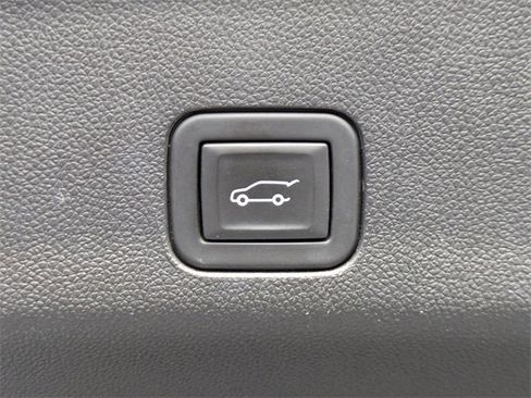 Used 2023 Chevrolet Suburban Premier image 14