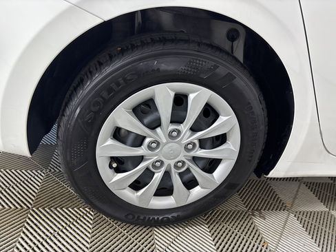 Used 2024 Kia Forte LX image 31