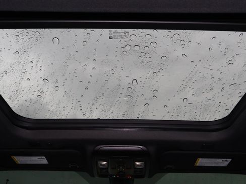 Used 2021 Chevrolet Suburban High Country image 15