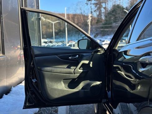 Used 2017 Nissan Rogue SL w/ SL Premium Package image 18