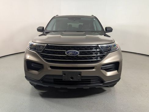 Used 2021 Ford Explorer XLT RWD image 2