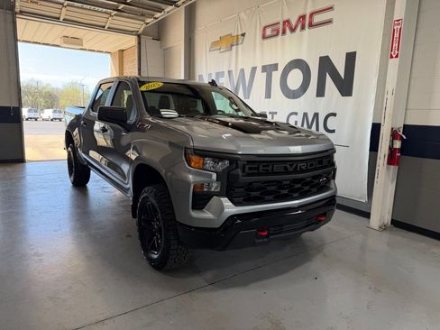 Used 2025 Chevrolet Silverado 1500 Custom Trail Boss image 2