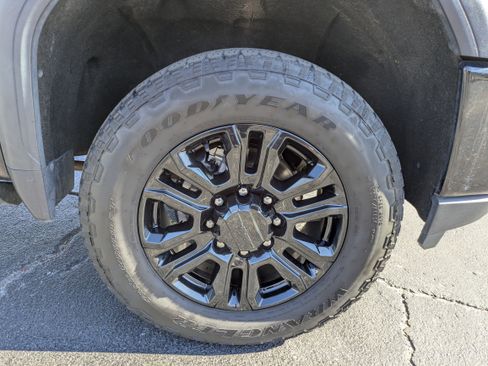 Certified 2022 GMC Sierra 2500 Denali w/ Denali Black Diamond Edition image 12