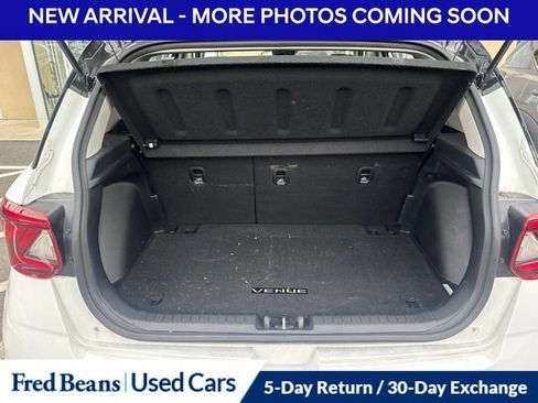 Used 2023 Hyundai Venue Limited FWD image 6