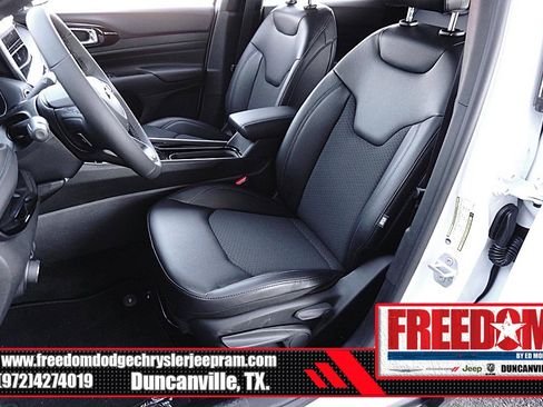 New 2026 Jeep Compass Latitude image 13