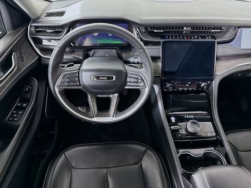 Used 2023 Jeep Grand Cherokee 4WD 4xe image 3