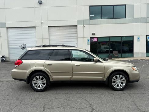 Used 2009 Subaru Outback 2.5i Limited AWD/4WD image 3