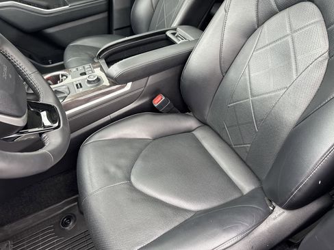 Used 2024 Toyota Highlander Platinum image 11