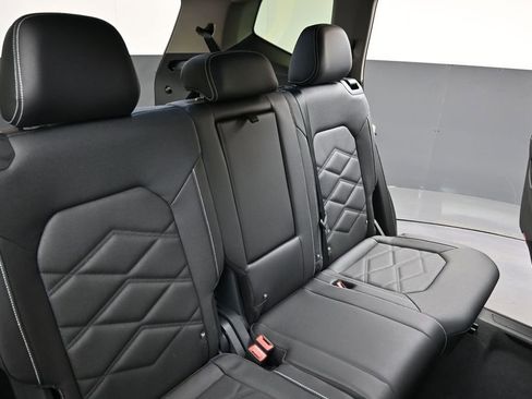 New 2026 Volkswagen Atlas SE w/ Black Wheel Package AWD/4WD image 16