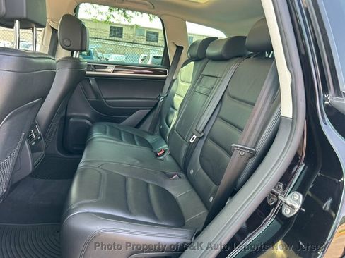 Used 2015 Volkswagen Touareg VR6 AWD/4WD image 26