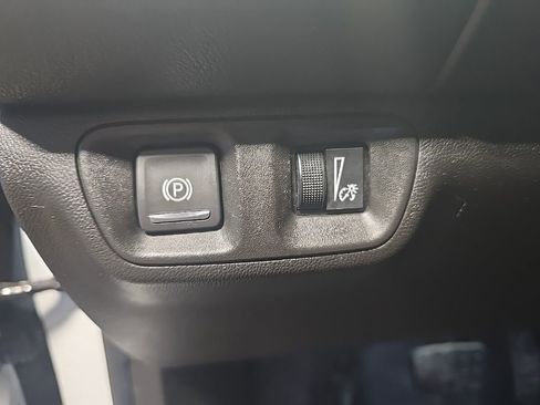 Used 2018 GMC Acadia SLE image 15