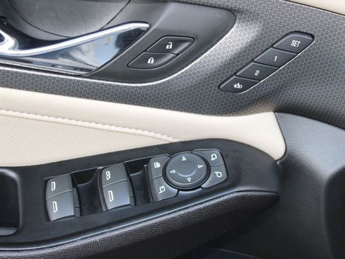 Used 2023 Chevrolet Traverse Premier image 12