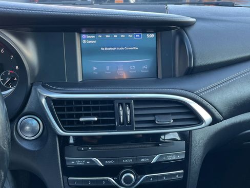 Used 2017 INFINITI QX30 Premium w/ Cargo Package image 16