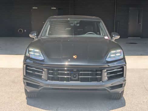 Used 2025 Porsche Cayenne image 6