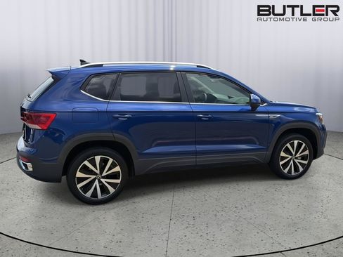 Used 2022 Volkswagen Taos SE FWD image 7