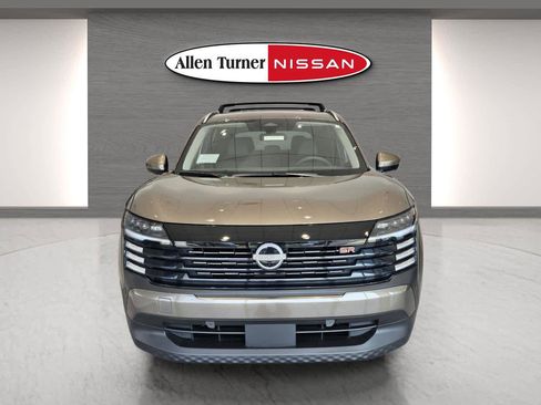 Used 2025 Nissan Kicks SR image 2