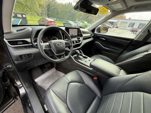 Used 2023 Toyota Highlander XLE image 17