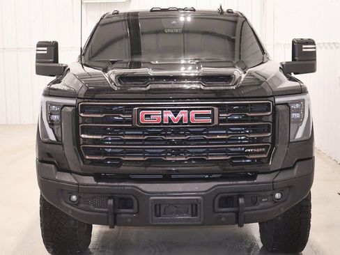 Used 2024 GMC Sierra 2500 AT4X w/ AT4X AEV Edition image 4