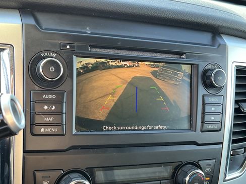 Used 2019 Nissan Titan SV w/ SV Convenience Package image 19