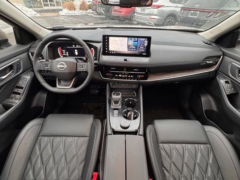 Used 2026 Nissan Rogue Platinum w/ Platinum Premium Package image 18