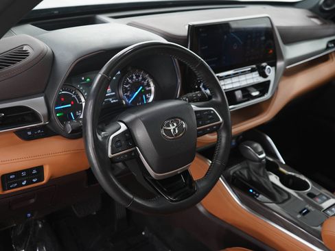 Used 2022 Toyota Highlander Platinum AWD/4WD image 22