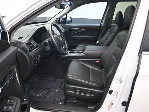 Certified 2025 Honda Ridgeline RTL image 9
