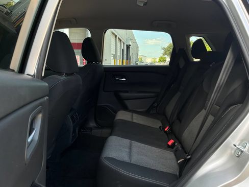 Used 2025 Nissan Rogue SV FWD image 11