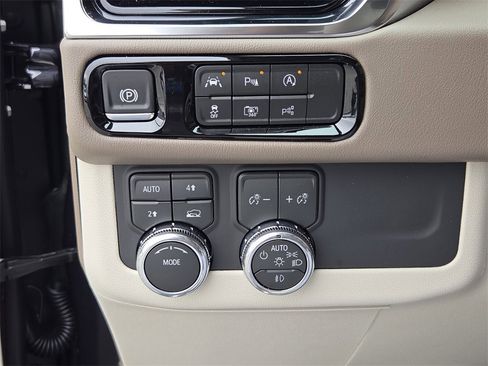 Used 2026 GMC Yukon XL Denali w/ Sun & Power Step Package image 26