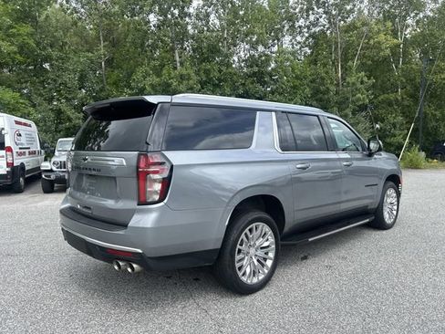 Used 2023 Chevrolet Suburban High Country AWD/4WD image 3