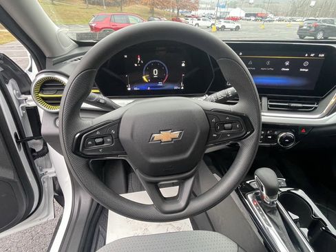 Used 2026 Chevrolet Trax LT image 27