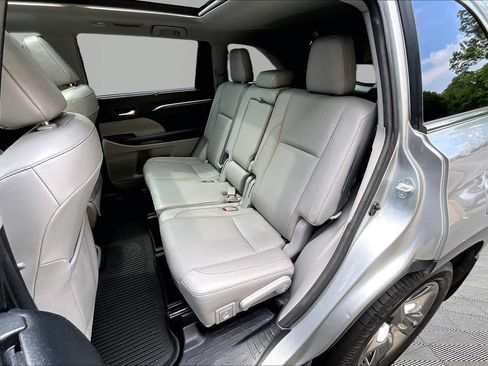 Used 2017 Toyota Highlander Limited Platinum AWD/4WD image 21