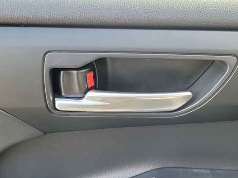 Used 2021 Toyota Highlander XLE image 31