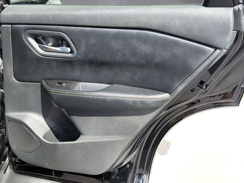Used 2025 Nissan Rogue SV FWD image 15