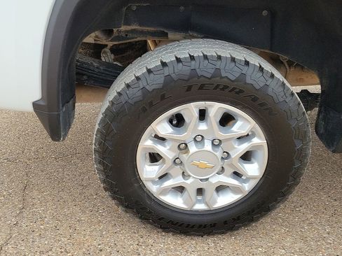 Used 2025 Chevrolet Silverado 2500 LT image 14