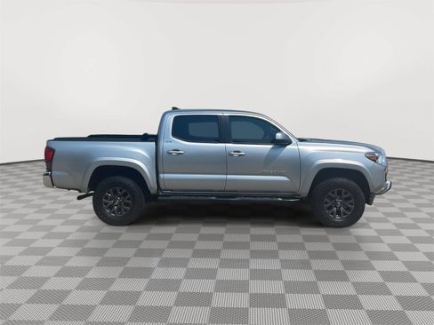 Used 2023 Toyota Tacoma SR5 AWD/4WD image 4