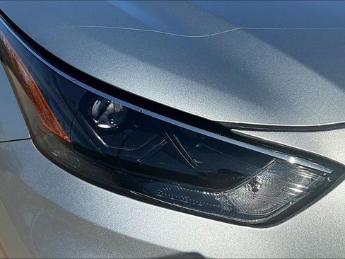 Used 2023 Toyota Highlander L image 39