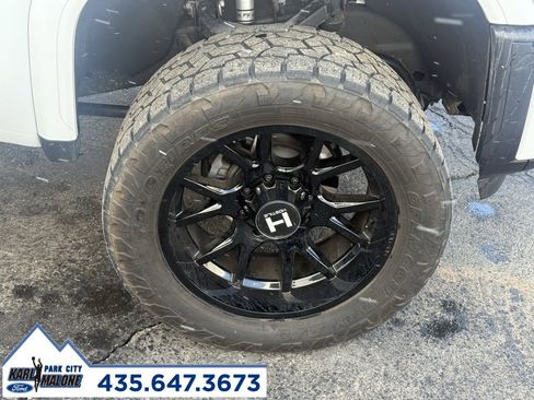 Used 2025 GMC Sierra 3500 AT4 w/ AT4 Premium Plus Package image 11